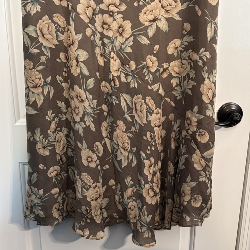 Saks Fifth Ave 100% Silk Brown Floral Maxi Sundress Short Sleeve Crew Neck Sz 6 - Picture 4 of 8
